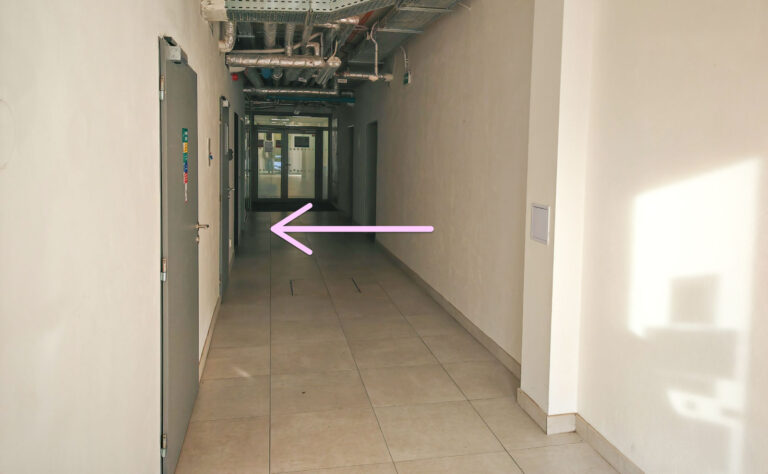 Pohled na chodbu k lékařské ordinaci Estedent